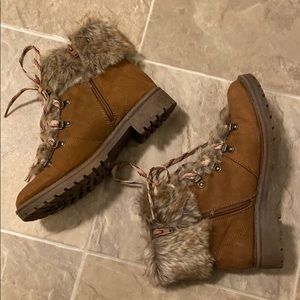 Target Universal Thread camel fur boots
